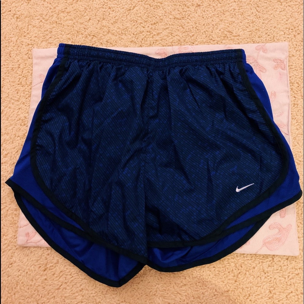 patterned nike running shorts